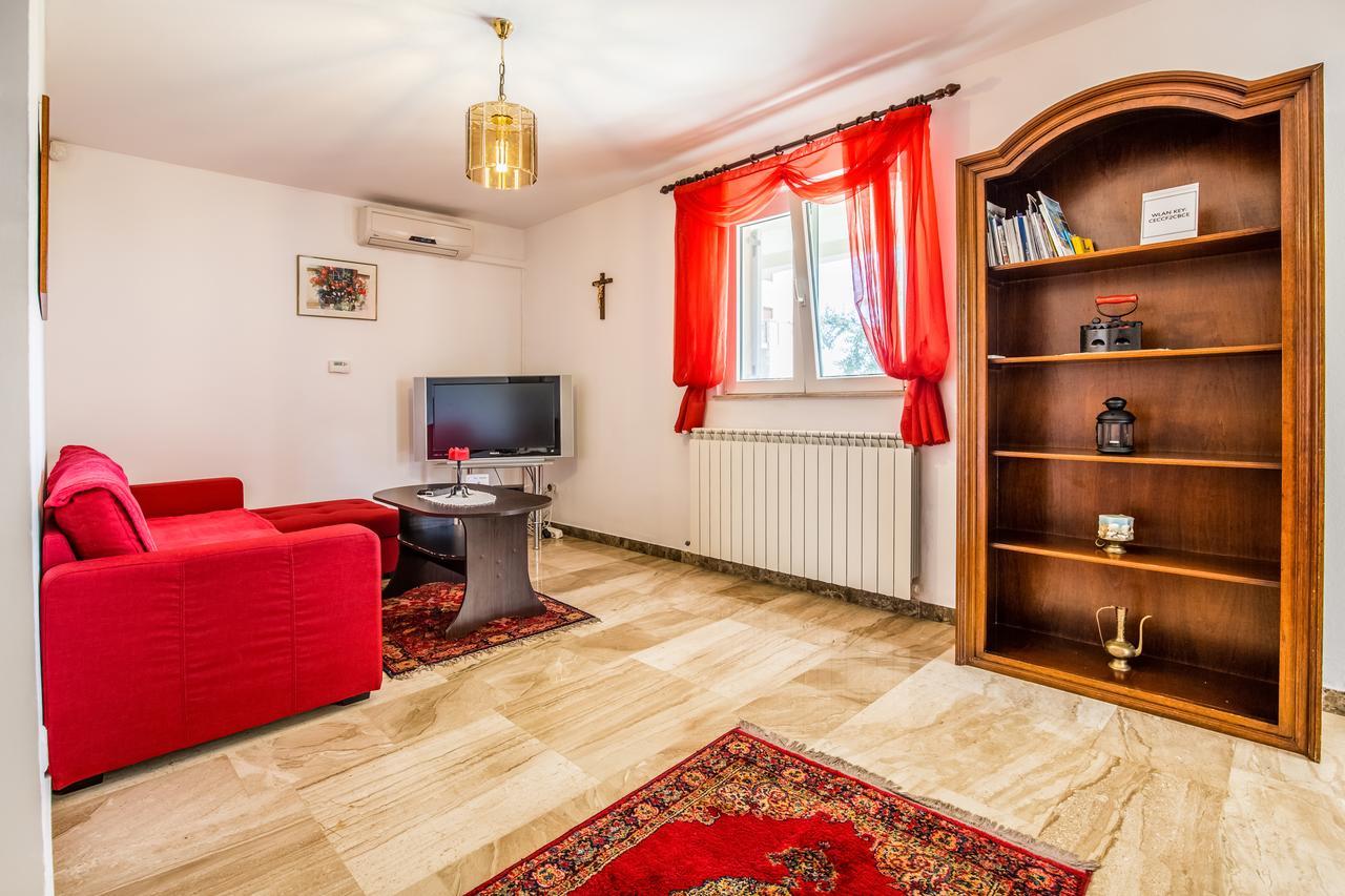 Ližnjan Apartment Carolina מראה חיצוני תמונה