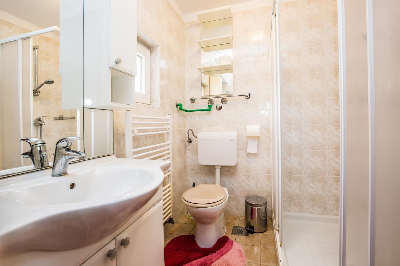 Ližnjan Apartment Carolina מראה חיצוני תמונה