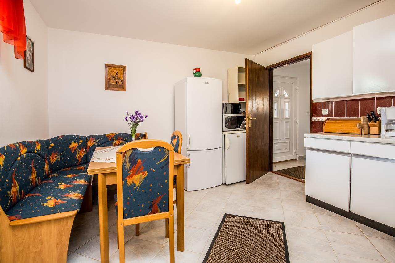 Ližnjan Apartment Carolina מראה חיצוני תמונה