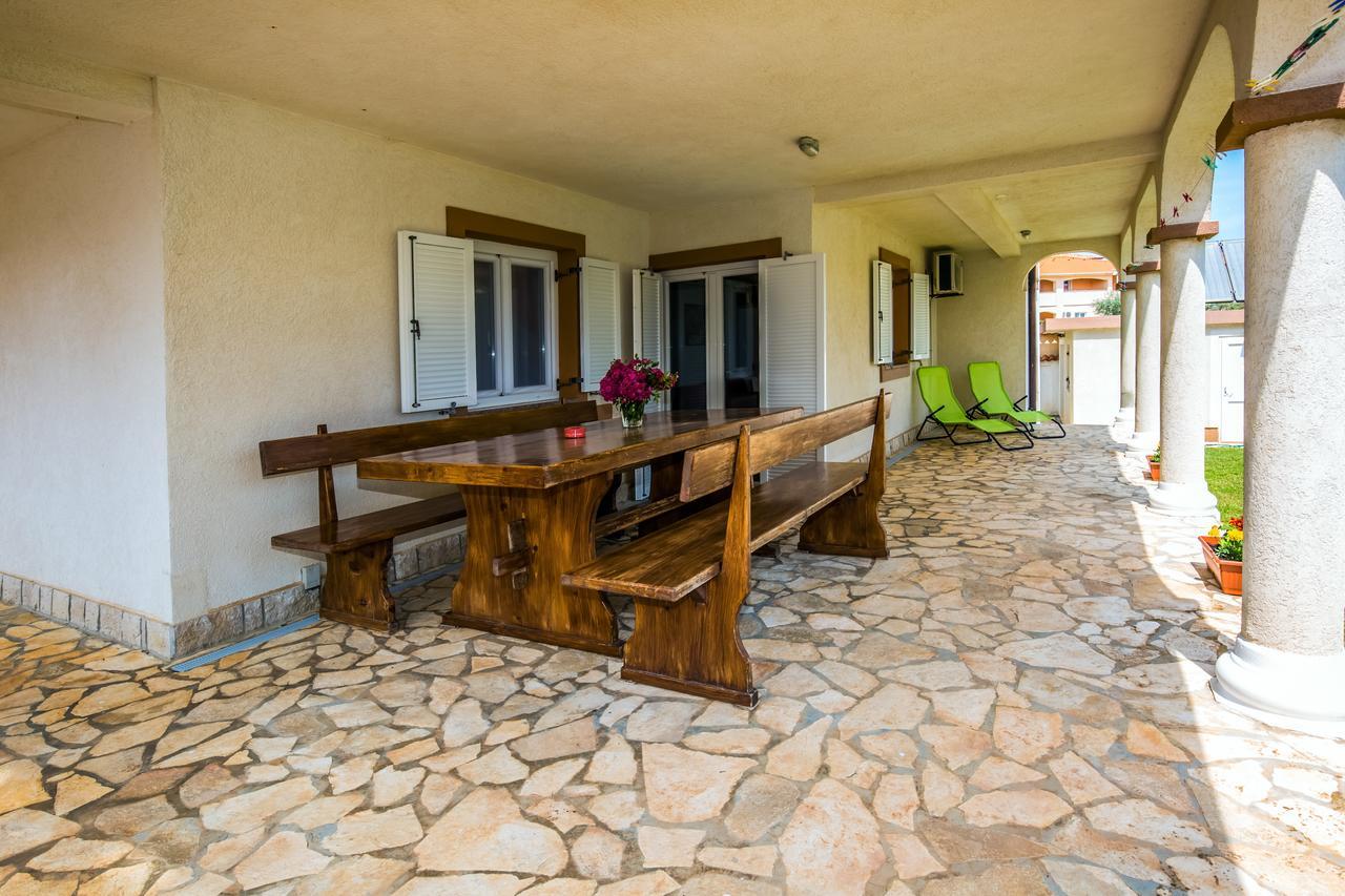 Ližnjan Apartment Carolina מראה חיצוני תמונה