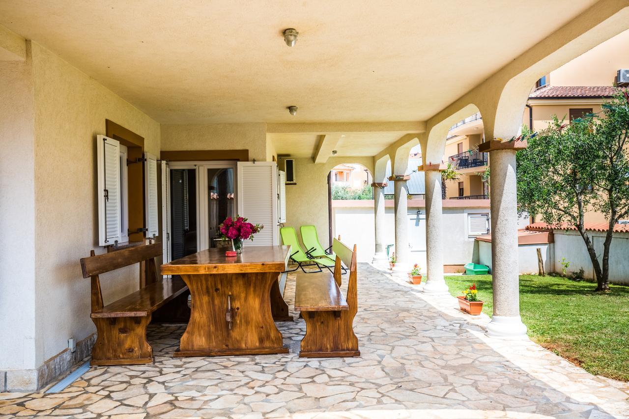 Ližnjan Apartment Carolina מראה חיצוני תמונה