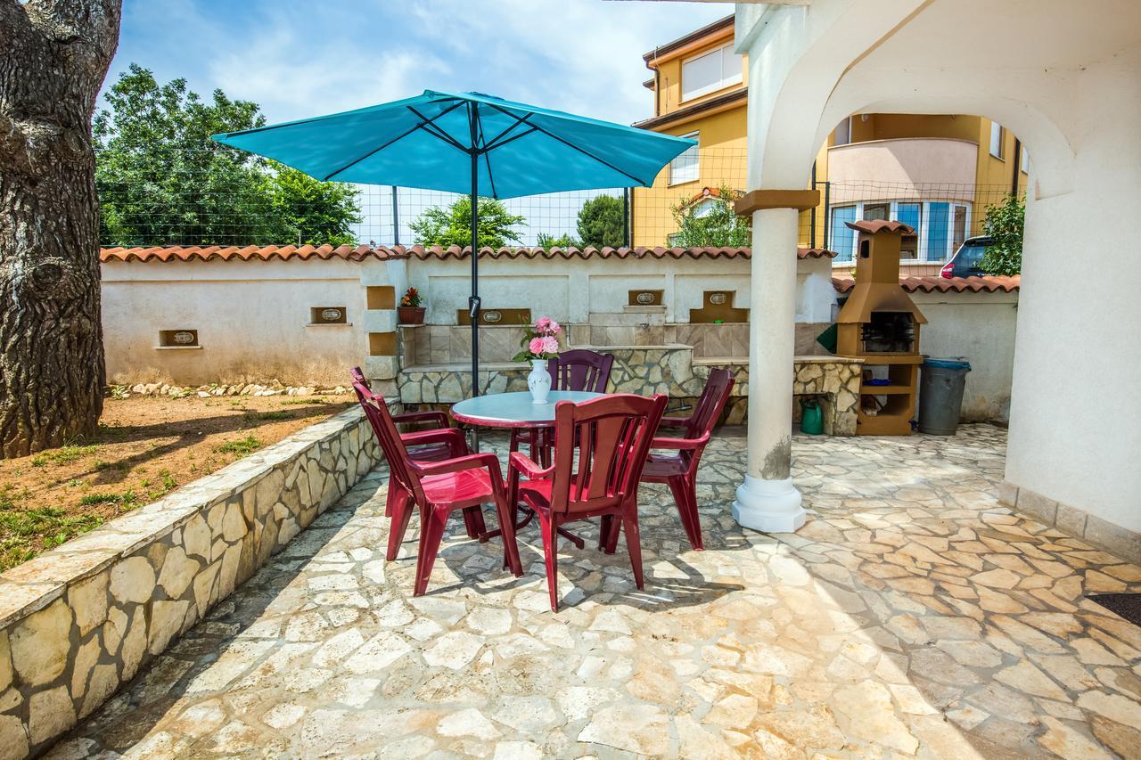 Ližnjan Apartment Carolina מראה חיצוני תמונה