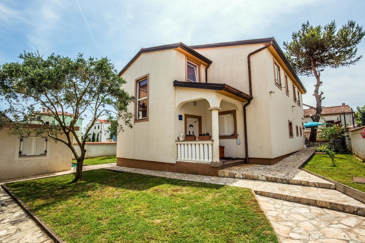 Ližnjan Apartment Carolina מראה חיצוני תמונה