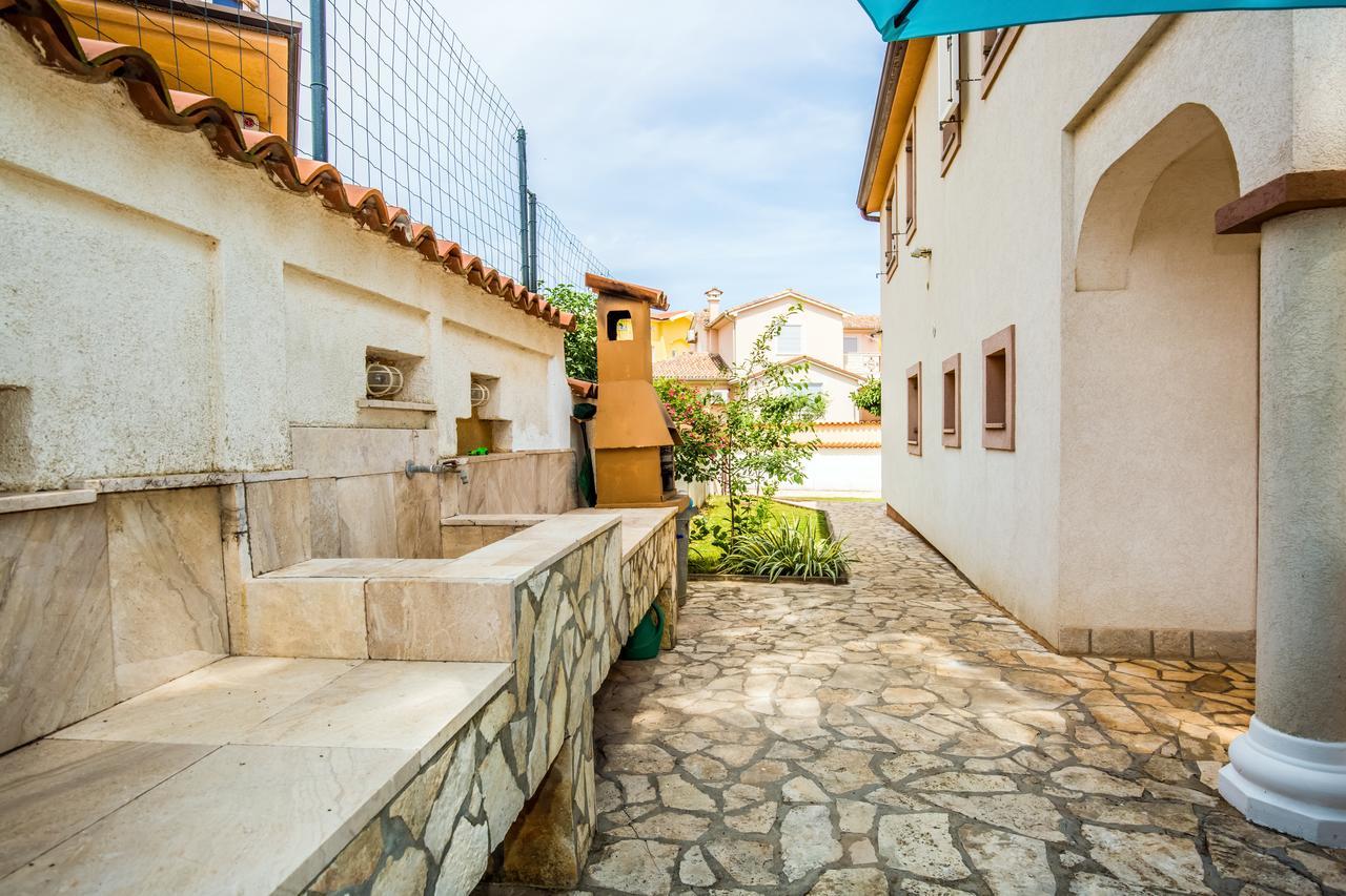 Ližnjan Apartment Carolina מראה חיצוני תמונה