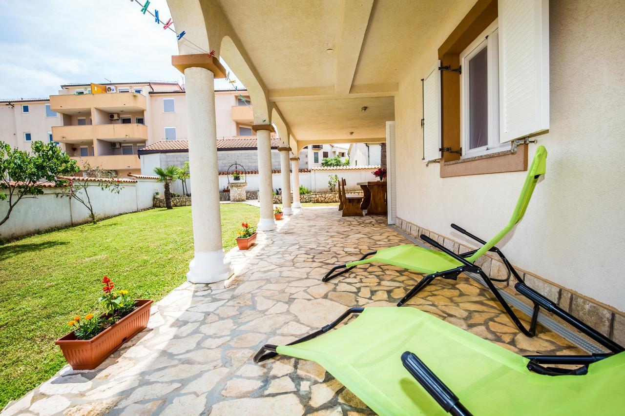 Ližnjan Apartment Carolina מראה חיצוני תמונה