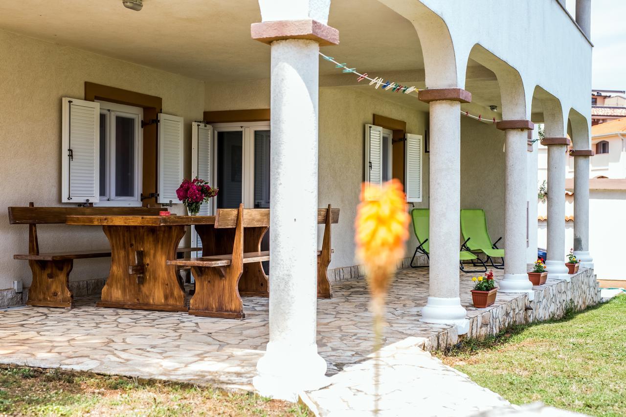 Ližnjan Apartment Carolina מראה חיצוני תמונה